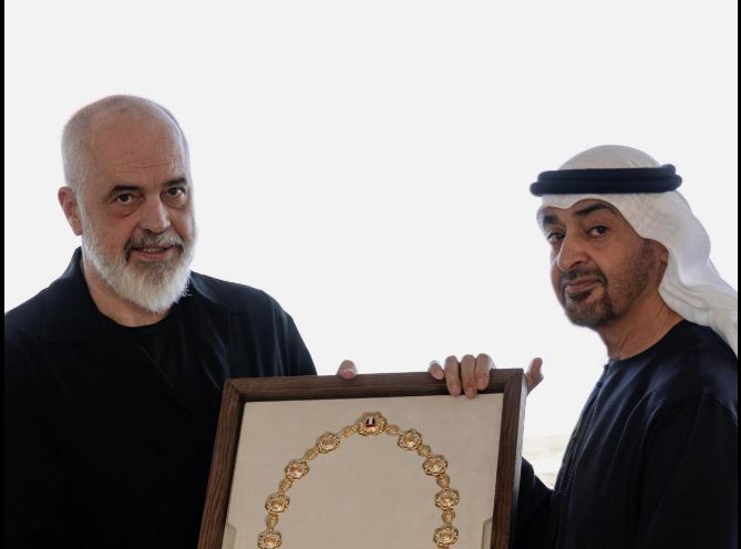 Edi Rama nderohet me medaljen më të lartë të Emirateve të Bashkuara Arabe