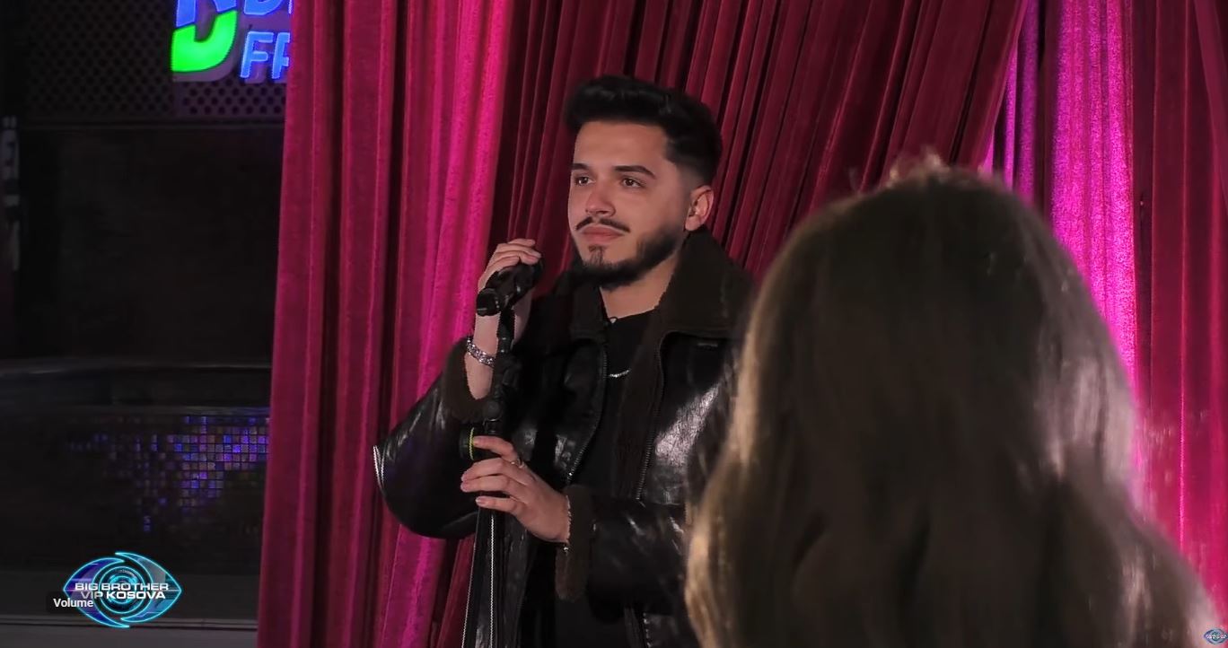 Endri befason Benitën  ia këndon këngën më të re  VIDEO 