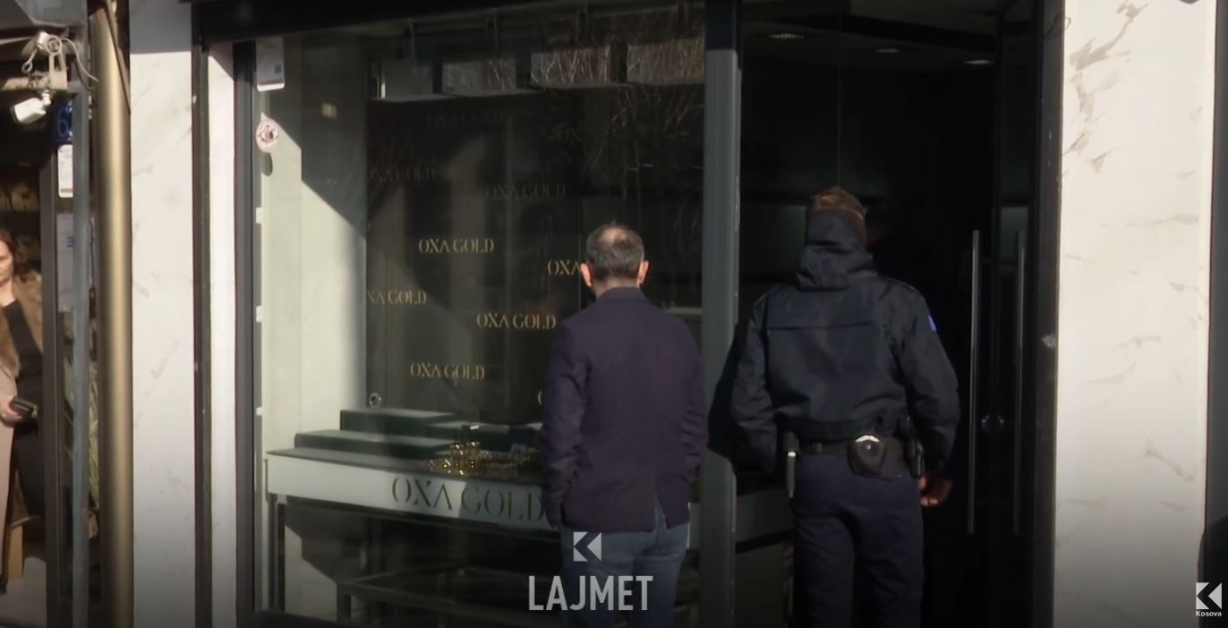 Pamje nga argjendaria që u vodh në Prishtinë (VIDEO)