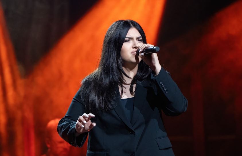 Hana e Kosovës që bën dritë në “The Voice of Finland” (VIDEO)