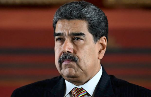 maduro-po-i-drejtohej-popullit-ne-tv-kur-nisen-sulmet-amerikane