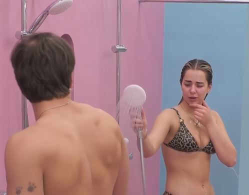 Elijona dhe Klodi natën e mbyllin bashkë në dush  VIDEO 