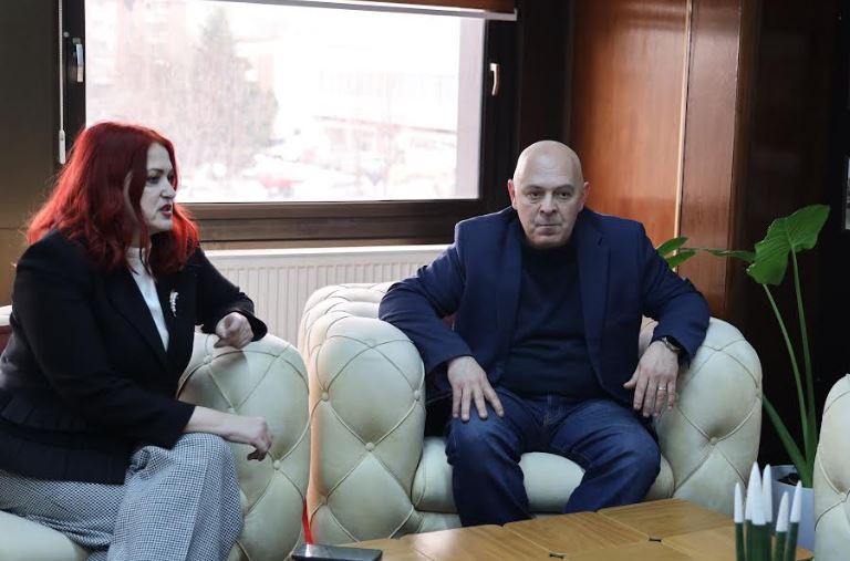 “Liria ka Emër” merr mbështetje edhe nga Gjakova për marshin “Drejtësi, jo politikë”