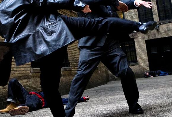 Vushtrri: Katër persona rrahin një tjetër, përdoret edhe arma e zjarrit