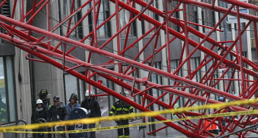 22 të vdekur dhe 30 të plagosur nga rënia e vinçit mbi trenin në Tajlandë