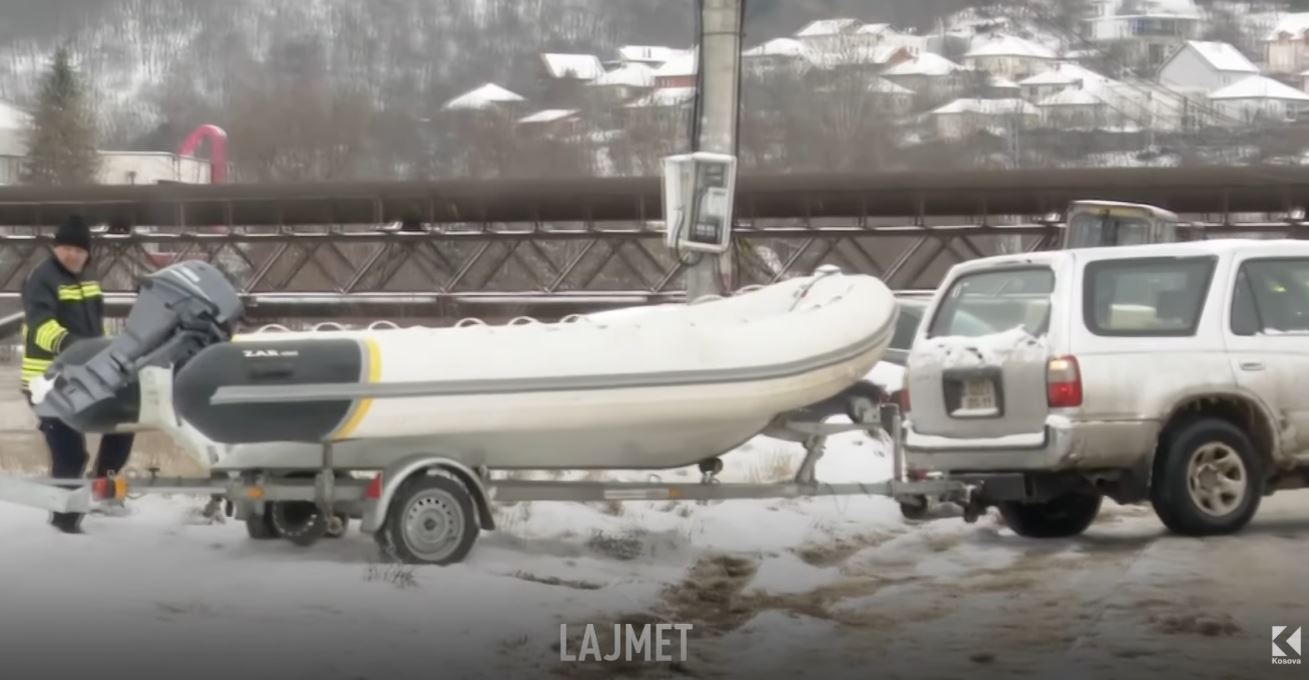Mbi 30 familje të evakuuara nga përmbytjet në Mitrovicë (VIDEO)
