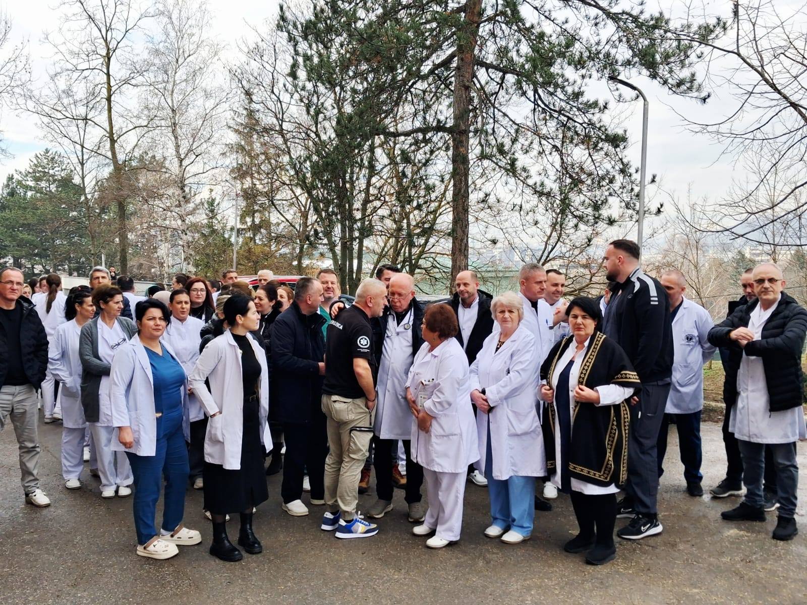 Spitali i Mitrovicës  Autorët e sulmit ndaj stafit shëndetësor të mbahen përgjegjës