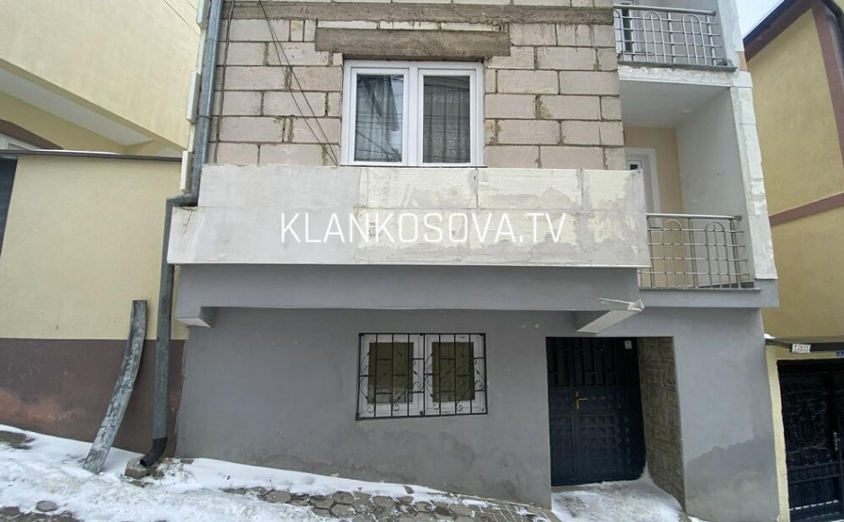 Kjo është shtëpia e familjes Boza në Restelicë  ku djali dyshohet se e vrau nënën  FOTO 