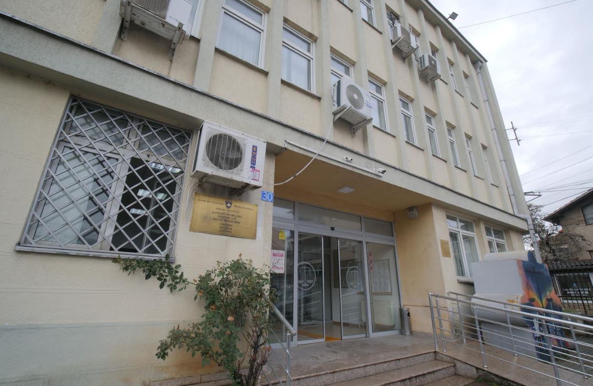 Urdhërohet ekzaminimi psikiatrik për djalin që dyshohet se vrau nënën e tij