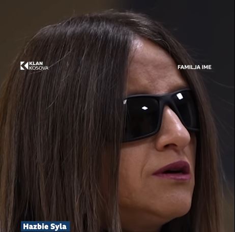 Rrëfimi i gruas që humbi shikimin nga mosha 4 vjeçe   sot fizioterapeute  VIDEO 