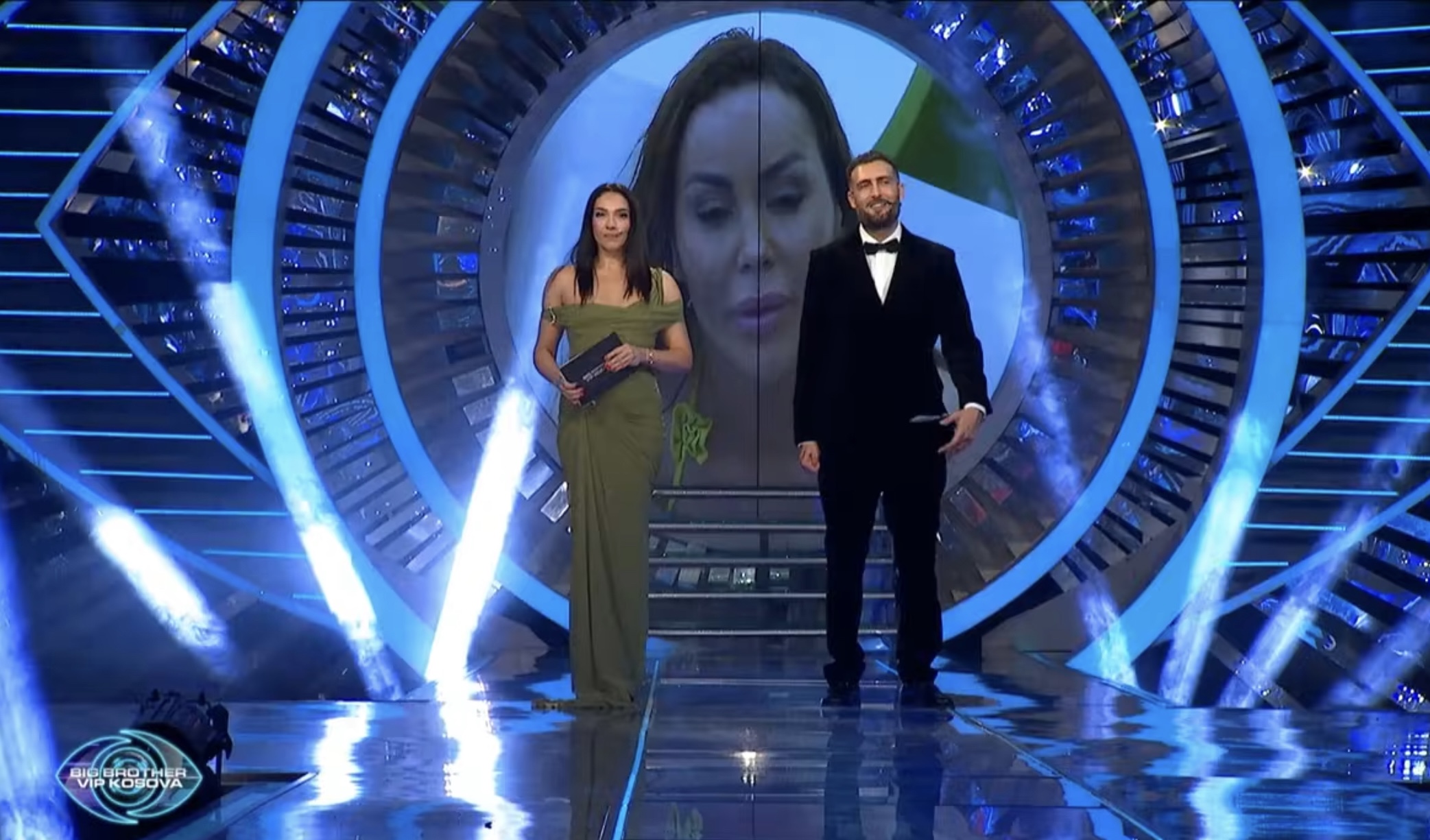 Sasa lë shtëpinë, Fjolla emocionohet nga nëna - Super spektakli i sontëm i BBVK (VIDEO)