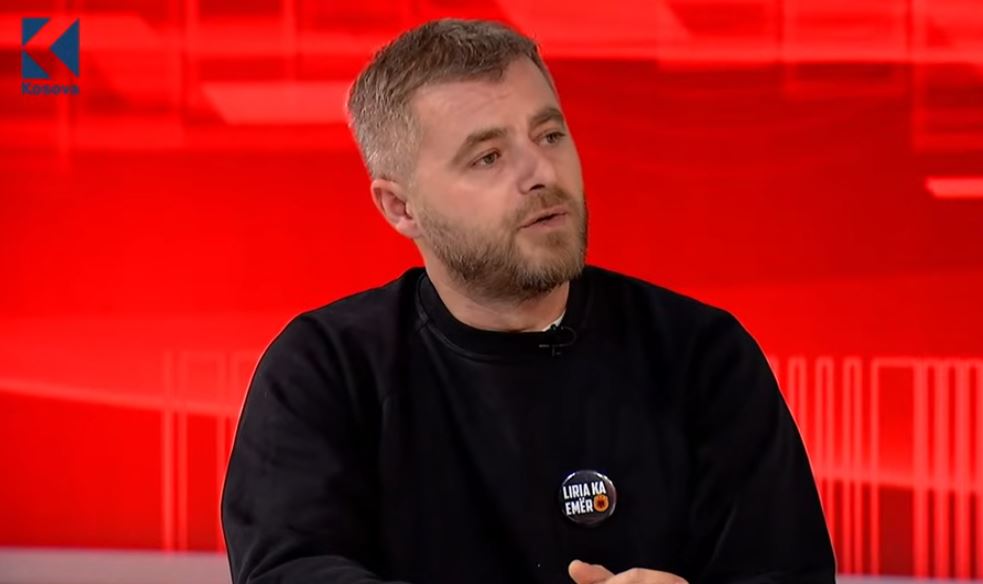  I ka mungu vetëm fotoja e Millosheviqit    Tasholli i ashpër me Specialen për ligjëratën në shkollë  VIDEO 