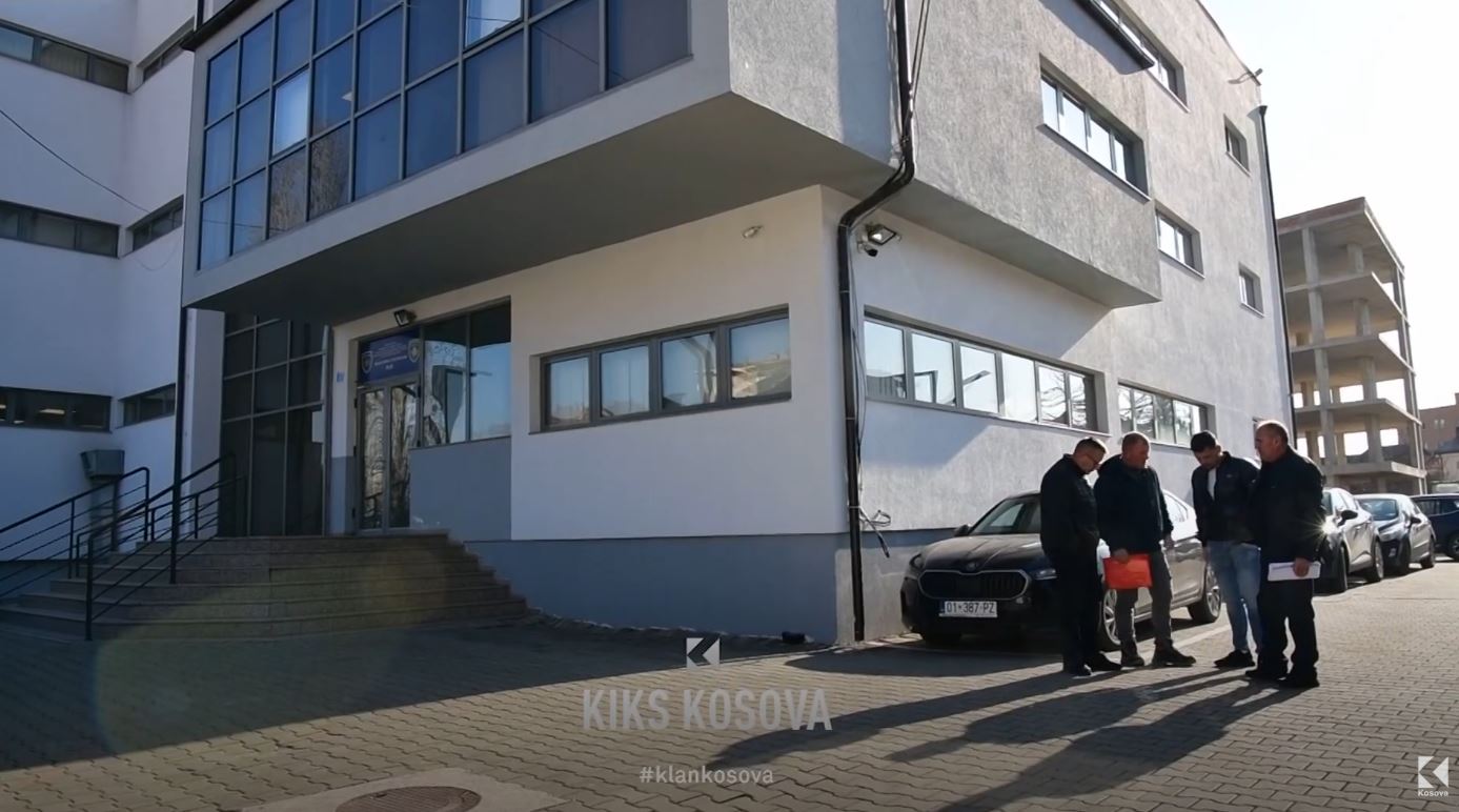 “Na i vodhën pronat”, Banorët e Zajmit e denoncojnë rastin në Prokurorinë e Pejës (VIDEO)