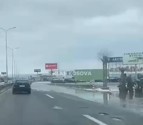 Gjendja e rrugës në Miradi të Poshtme  Rrezik nga uji dhe ngricat  VIDEO 