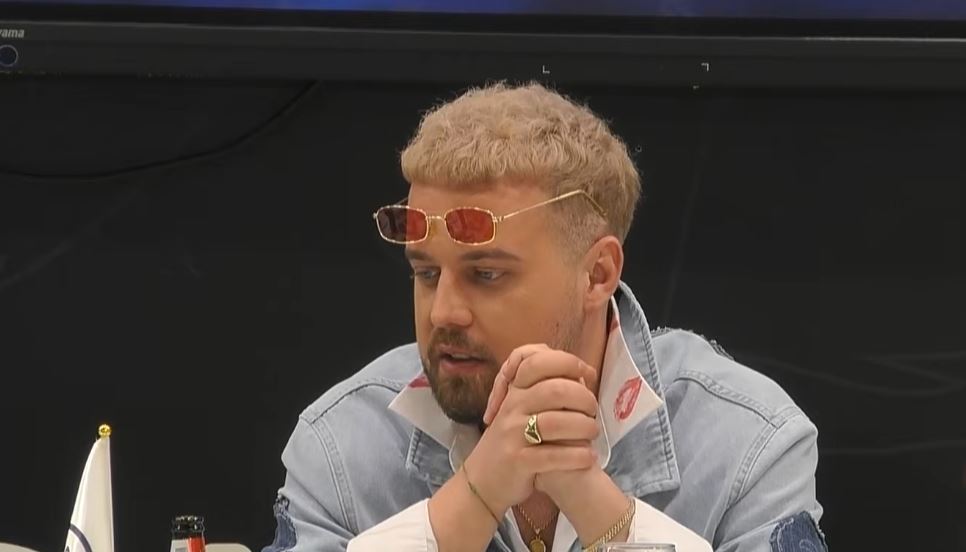  E vlerësoj shumë që i pëlqen humori im   Kushtrimi flet për  pëlqimin  ndaj Aurorës  VIDEO 