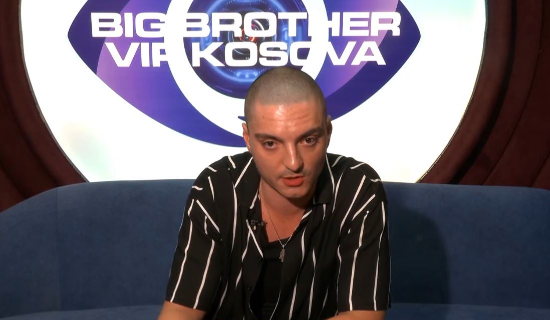 Labinoti mesazh të dashurës  Kërkoj falje që s të përmenda  mendjen e kam te kujtimet me ty  VIDEO 