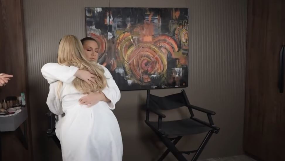 Leonora Jakupi zbulon  problemin  që ka me Oltën Gixharin  VIDEO 