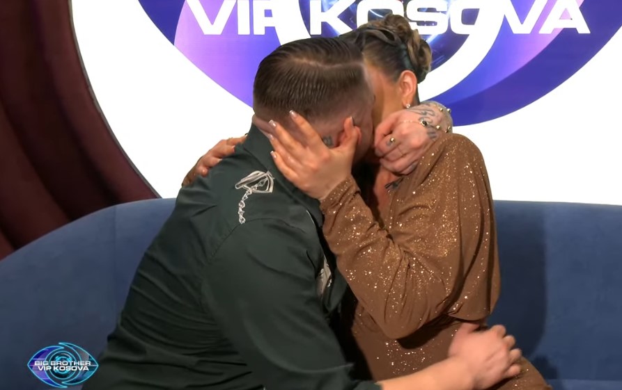 Emocionuese  Limi dhe Alba puthen në  Dhomën e Rrëfimit   VIDEO 