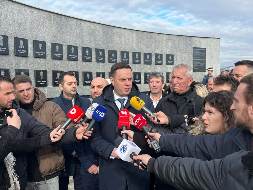 Homazhe në Reçak  Abdixhiku  Lavdi viktimave  drejtësia do kërkohet gjithmonë