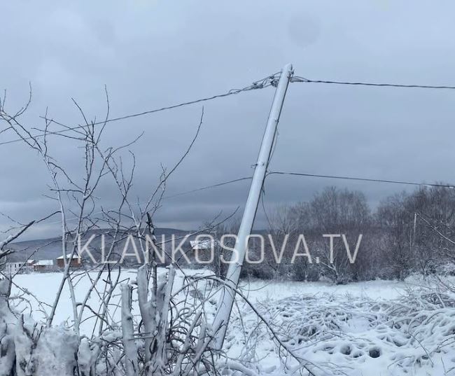Shtyllat elektrike pothuajse përtoke  ankohen banorët e Kaçanikut të Vjetër