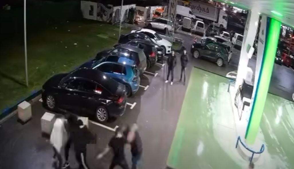 pamje-nga-momenti-i-perleshjes-ne-podujeve-ku-mbeten-te-plagosur-tre-persona