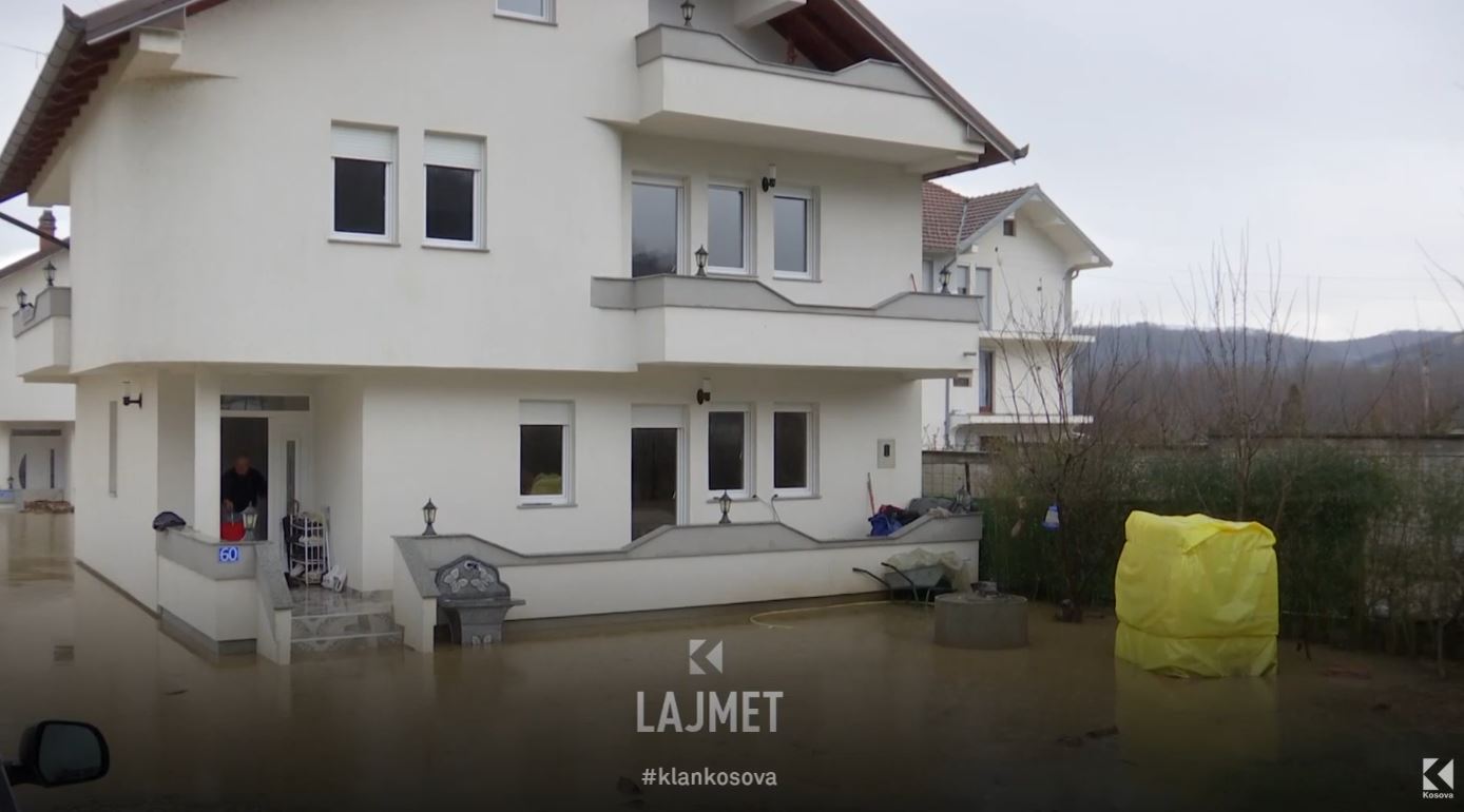 Gjendja e rënduar  Me kova e lopata  prizrenasit  luftojnë  ujin  VIDEO 