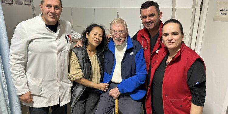 Gruaja e ambasadorit Walker në gjendje të mirë shëndetësore  lirohet pas trajtimit