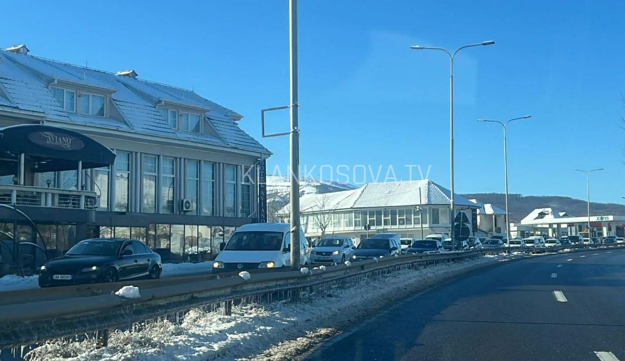 Kolona të gjata në magjistralen Pejë   Prishtinë  VIDEO 