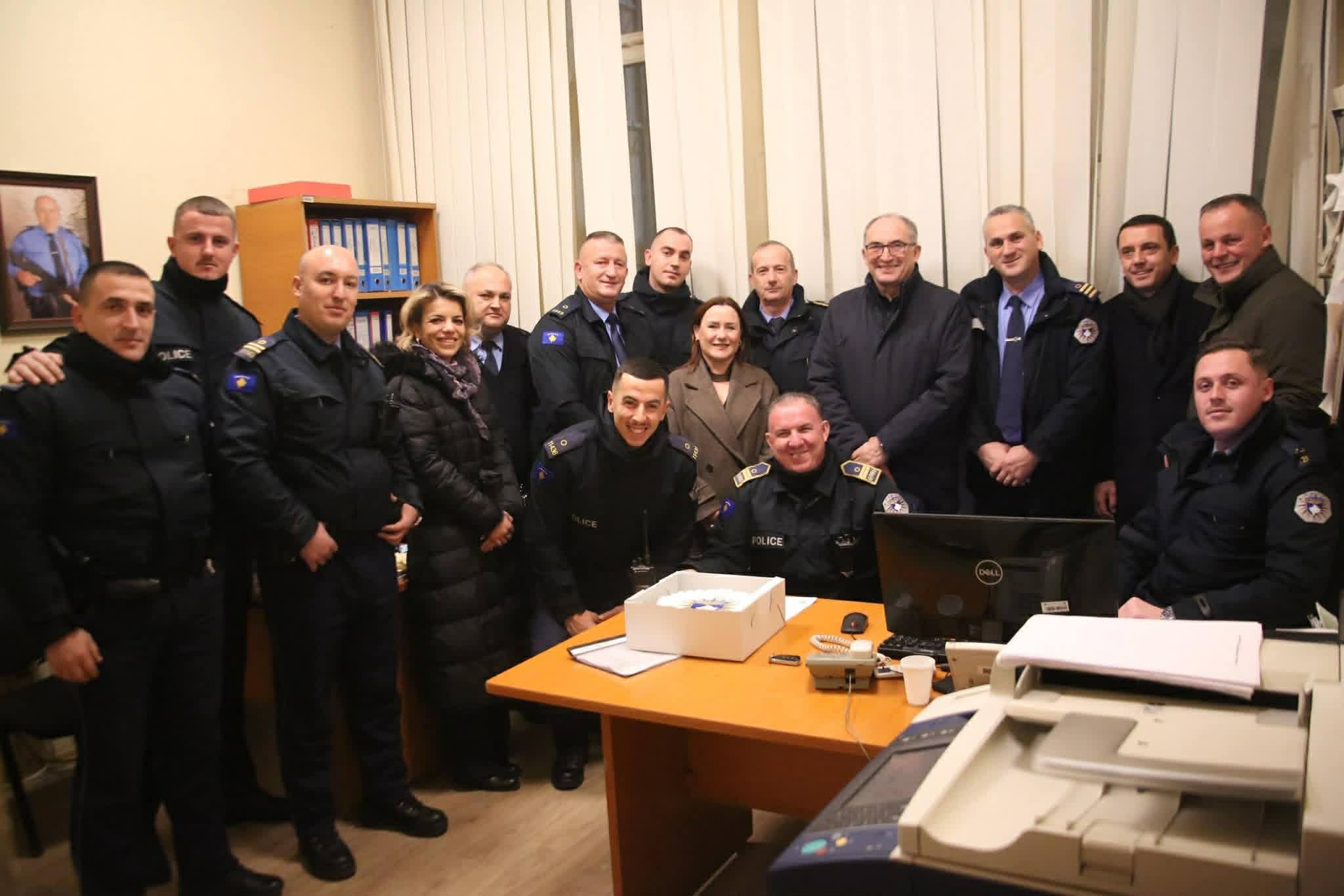 Festa e Vitit të Ri  Totaj vizitoi policët në detyrë