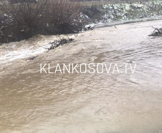 Bllokohen 50 banorë të "Mahallës së re" në Slivovë (VIDEO)