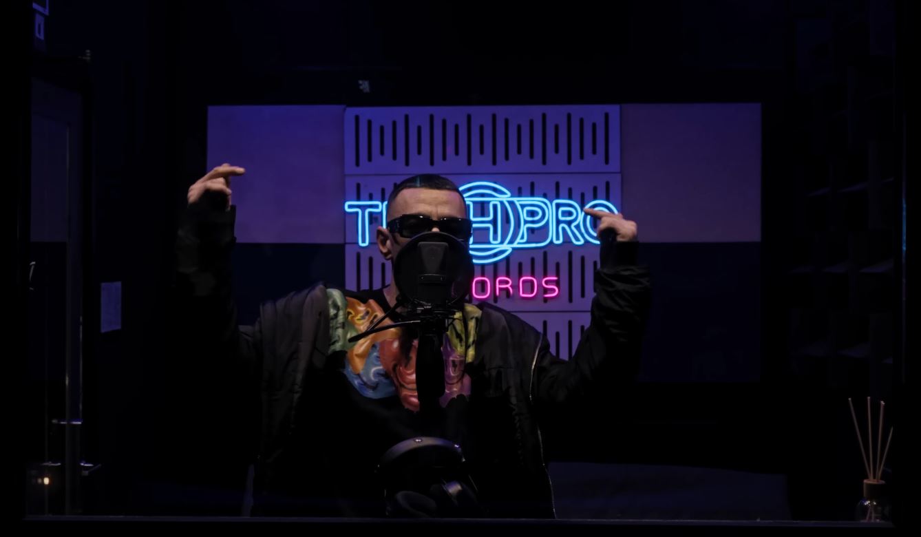 “U know”, thotë Stresi në këngën e re (VIDEO)