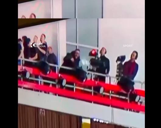 Pamje nga momenti kur qëllohet me shishe ndihmëstrajneri i KB Bashkimit  Bledar Gjeqaj  VIDEO 