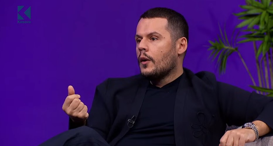  A të ka zënë gjumi herët    Leonora Jakupi i lajmërohet në telefon live Valdrin Sahitit  VIDEO 