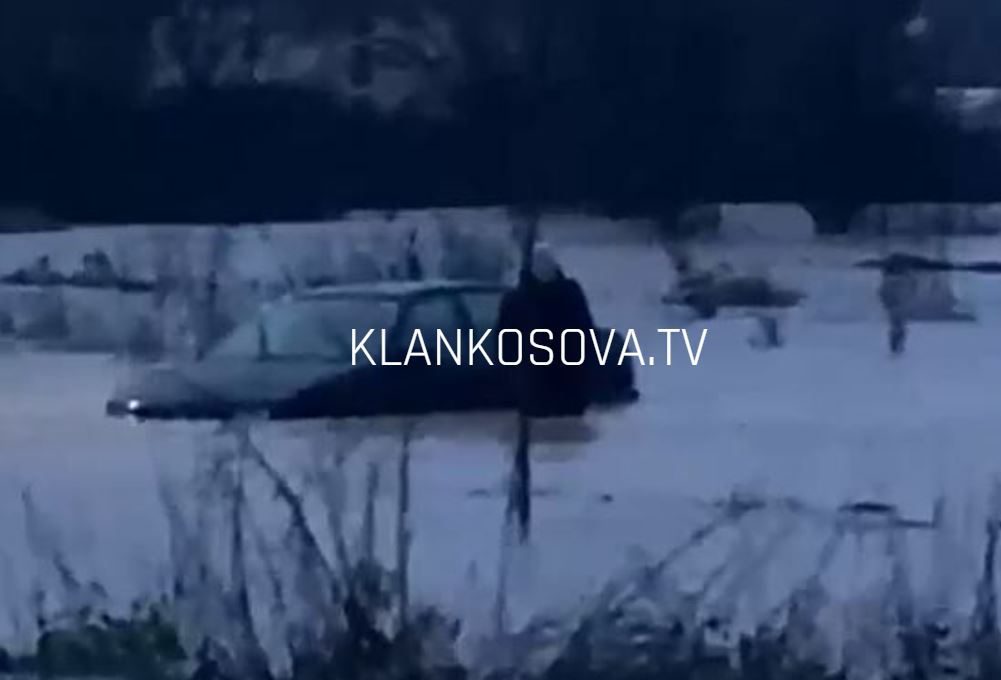 Reshjet e dendura shkaktojnë vërshime në fshatin Fortesë të Rahovecit (VIDEO)