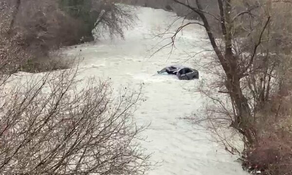 Ra me veturë në përrua  shoferi i dehur nuk e ndihmoi pasagjerin dhe ik nga vendi i ngjarjes