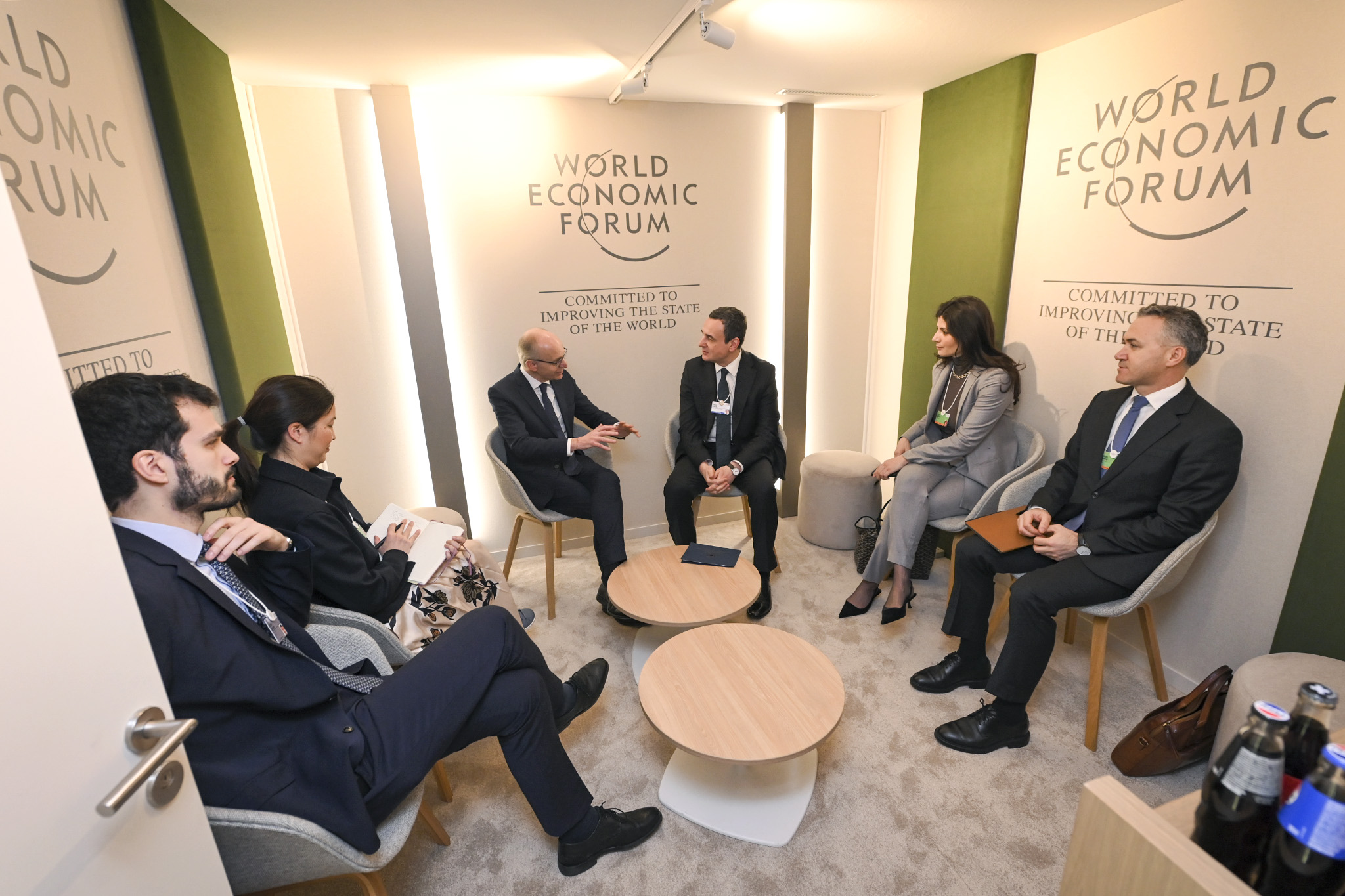 Kurti takohet me kryeministrin e Luksemburgut  i përmend synimin për anëtarësim në BE  KiE dhe NATO