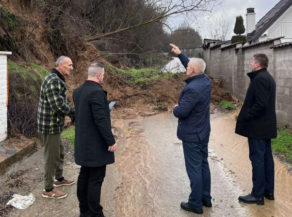 Çfarë dëmesh shkaktuan përmbytjet në Klinë? – Flet kryetari Elezaj (VIDEO)