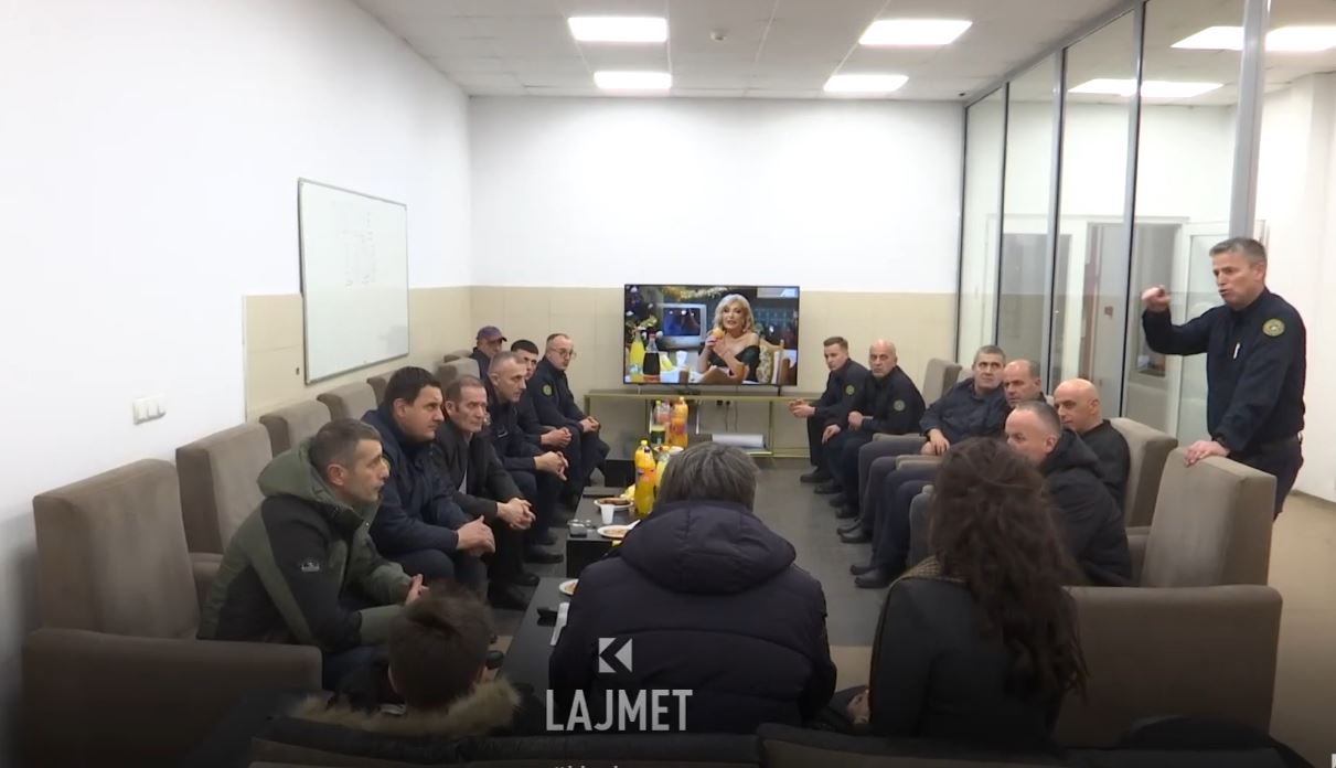 Viti i Ri me zjarrfikësit: Një alarm i rremë, por festa dominoi (VIDEO)
