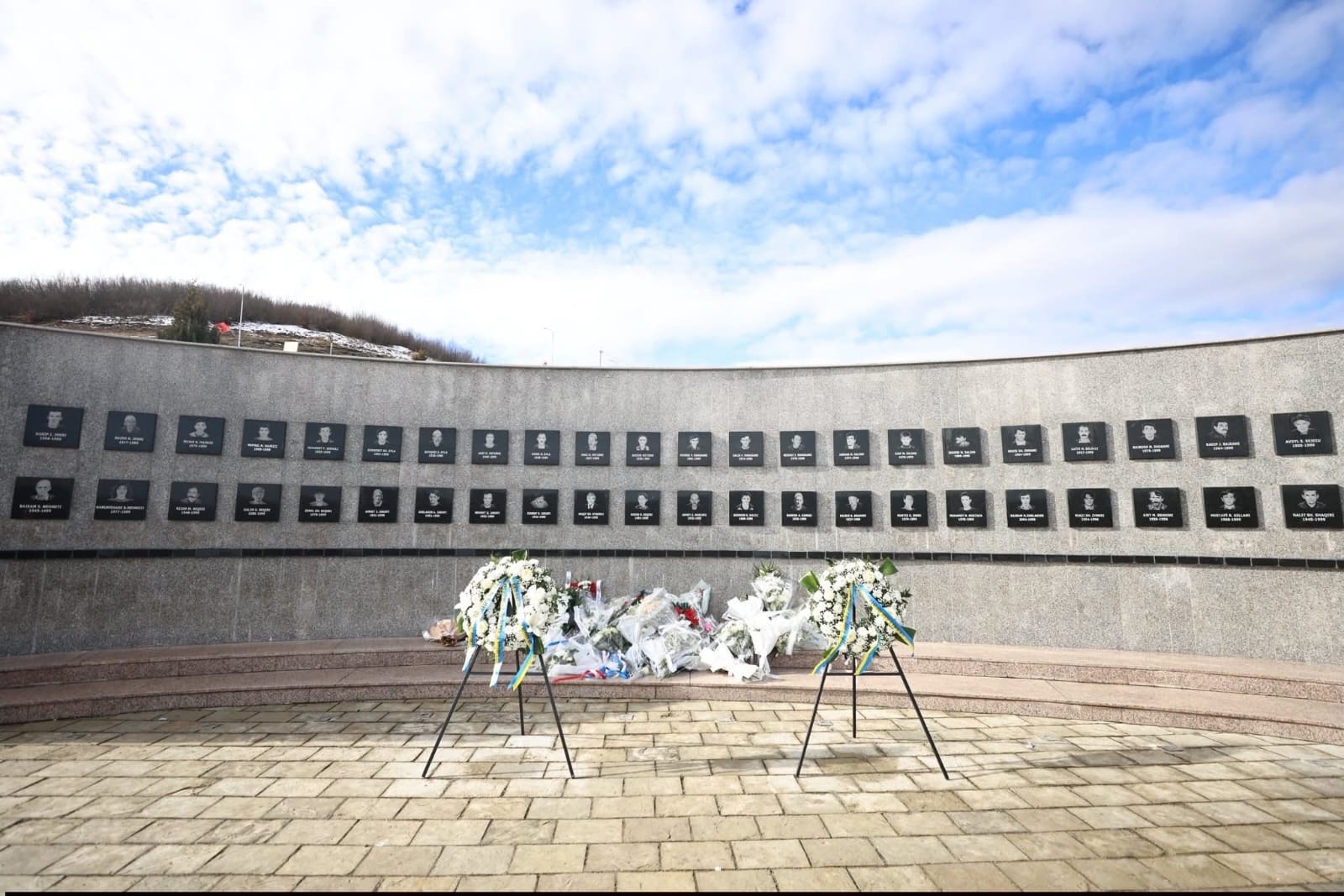 Ambasada britanike përkujton viktimat e Masakrës së Reçakut