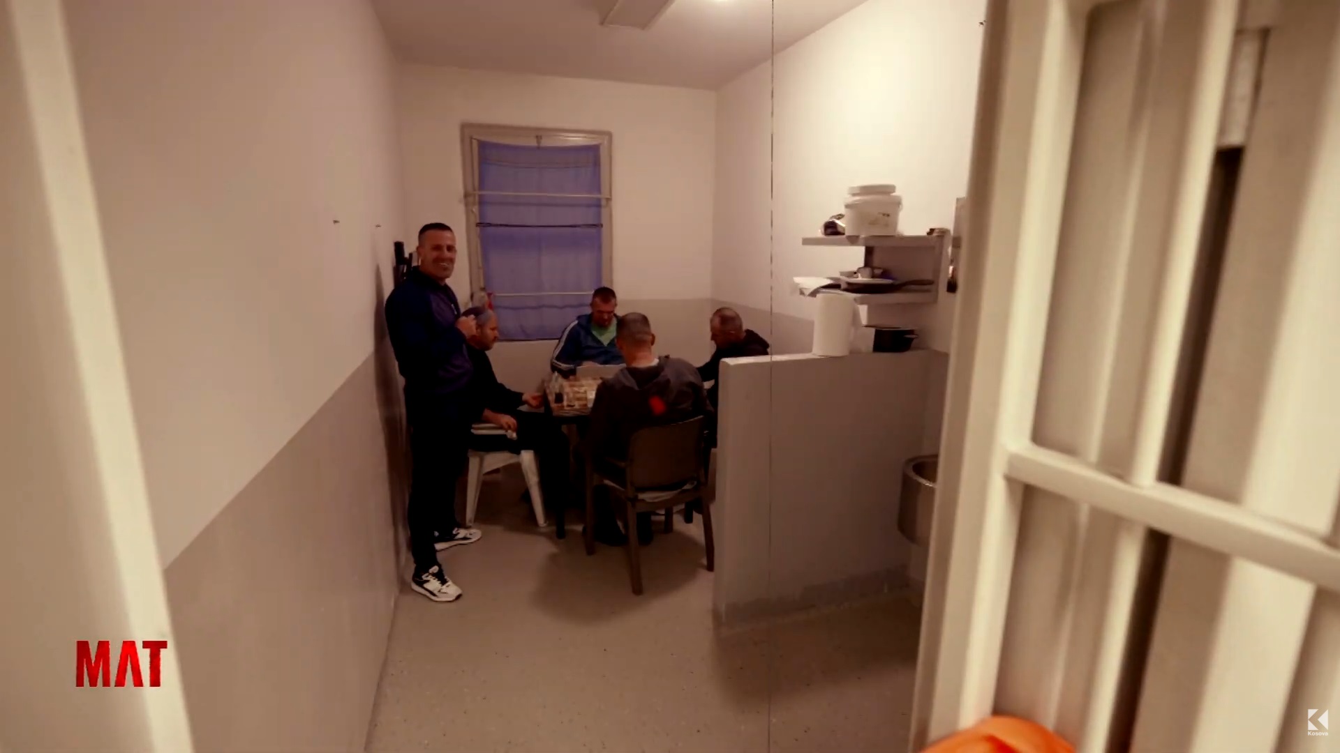 Telefona të fshehur dhe rend i rreptë: Sfidat e sigurisë në Burgun e Sigurisë së Lartë (VIDEO)
