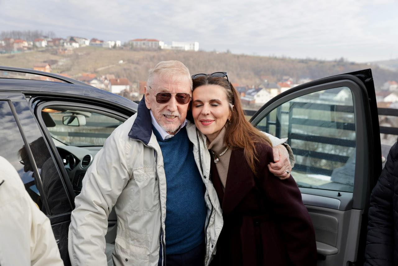  Në përqafimin e historisë   Çitaku shpreh mirënjohje për Walkerin