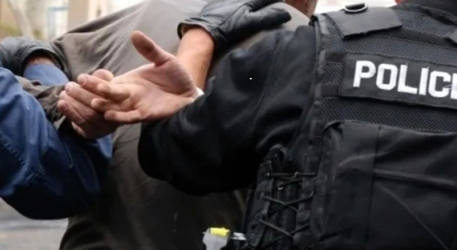Dorëzohet në polici 31-vjeçari, dyshohet për një rast të plagosjes në Ferizaj