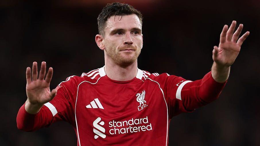 Tottenhami i çon ofertë Liverpoolit për Robertsonin