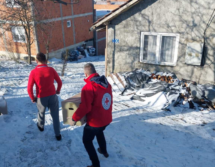 Vërshimet e fundit  Evakuohen tri familje në lagjen  Kodra e Trimave 