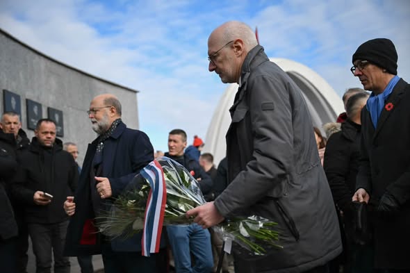 Guerot në Reçak për përvjetorin e masakrës  Franca lufton kundër pandëshkueshmërisë