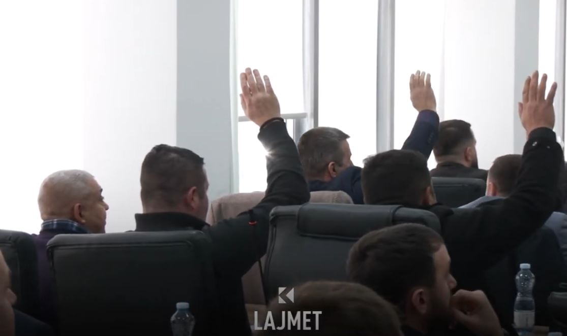 Shkeljet në Fushë Kosovë, nënkryetari zgjidhet me 20 ditë vonesë (VIDEO)