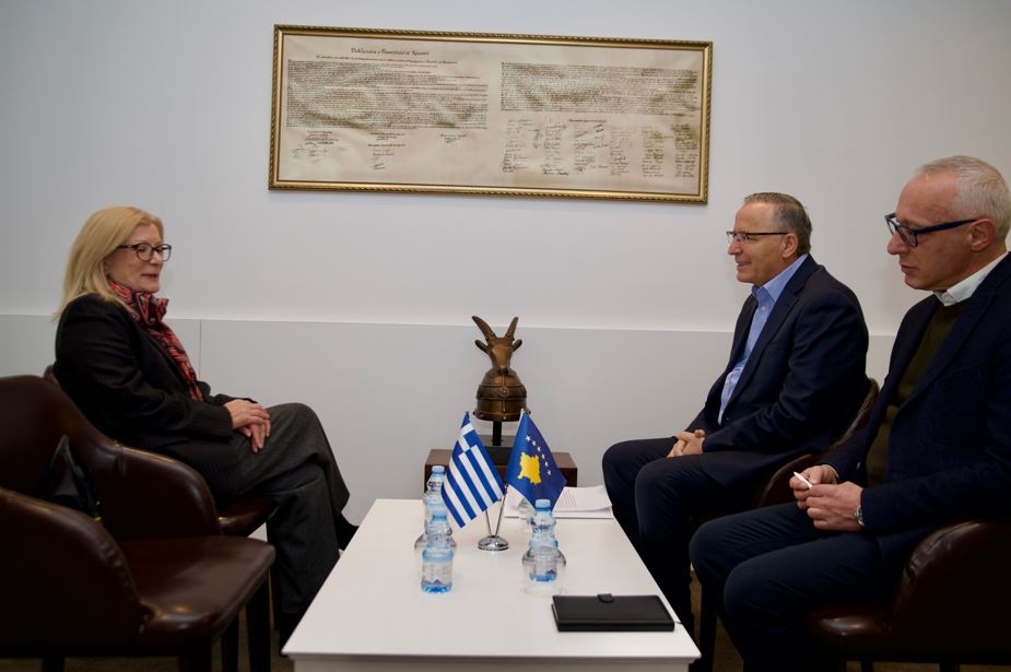 Hamza bisedon me Shefen e Zyrës Ndërlidhëse të Greqisë për marrëdhëniet dypalëshe