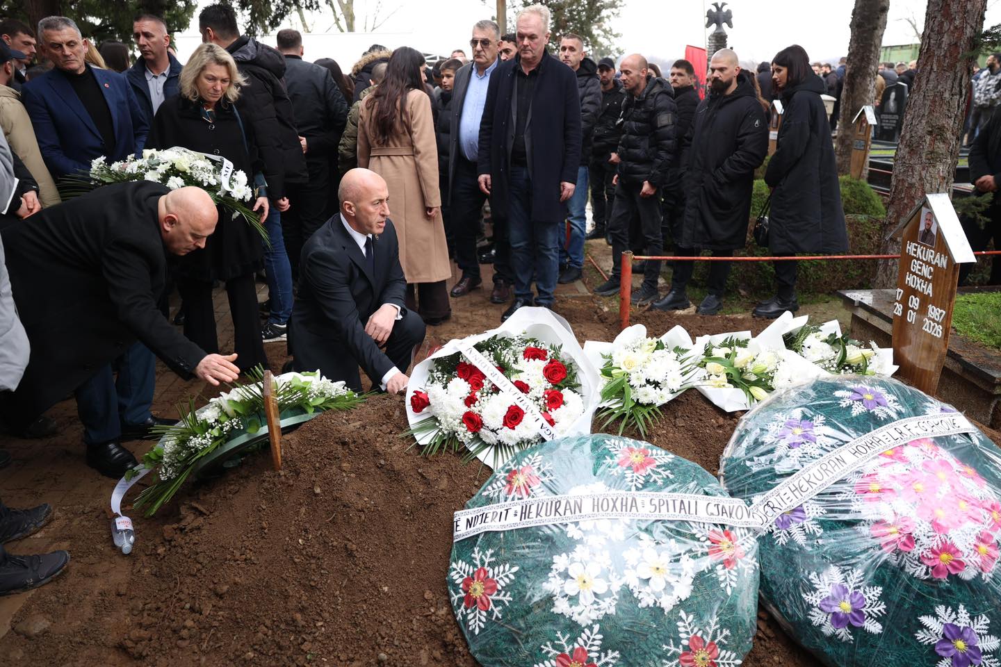 I jepet lamtumira e fundit Hekuran Hoxhës, në varrim merr pjesë edhe Ramush Haradinaj