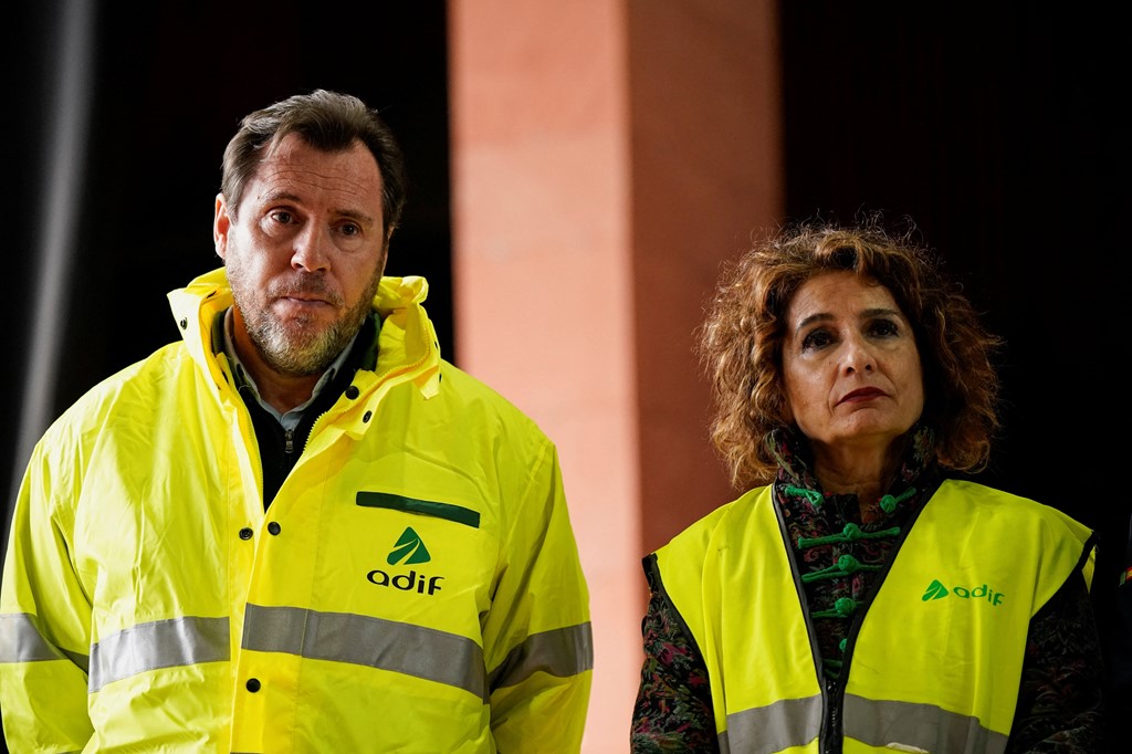 Ministri spanjoll i Transportit  Binarët e prishur mund të jenë  shkak ose pasojë  e aksidentit