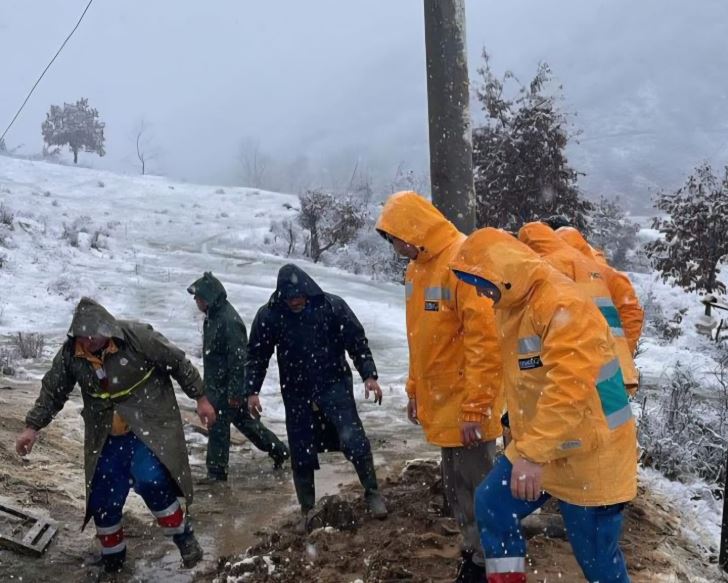 Vërshimet në Shqipëri: Rama ndan pamje nga terreni - falënderon ekipet